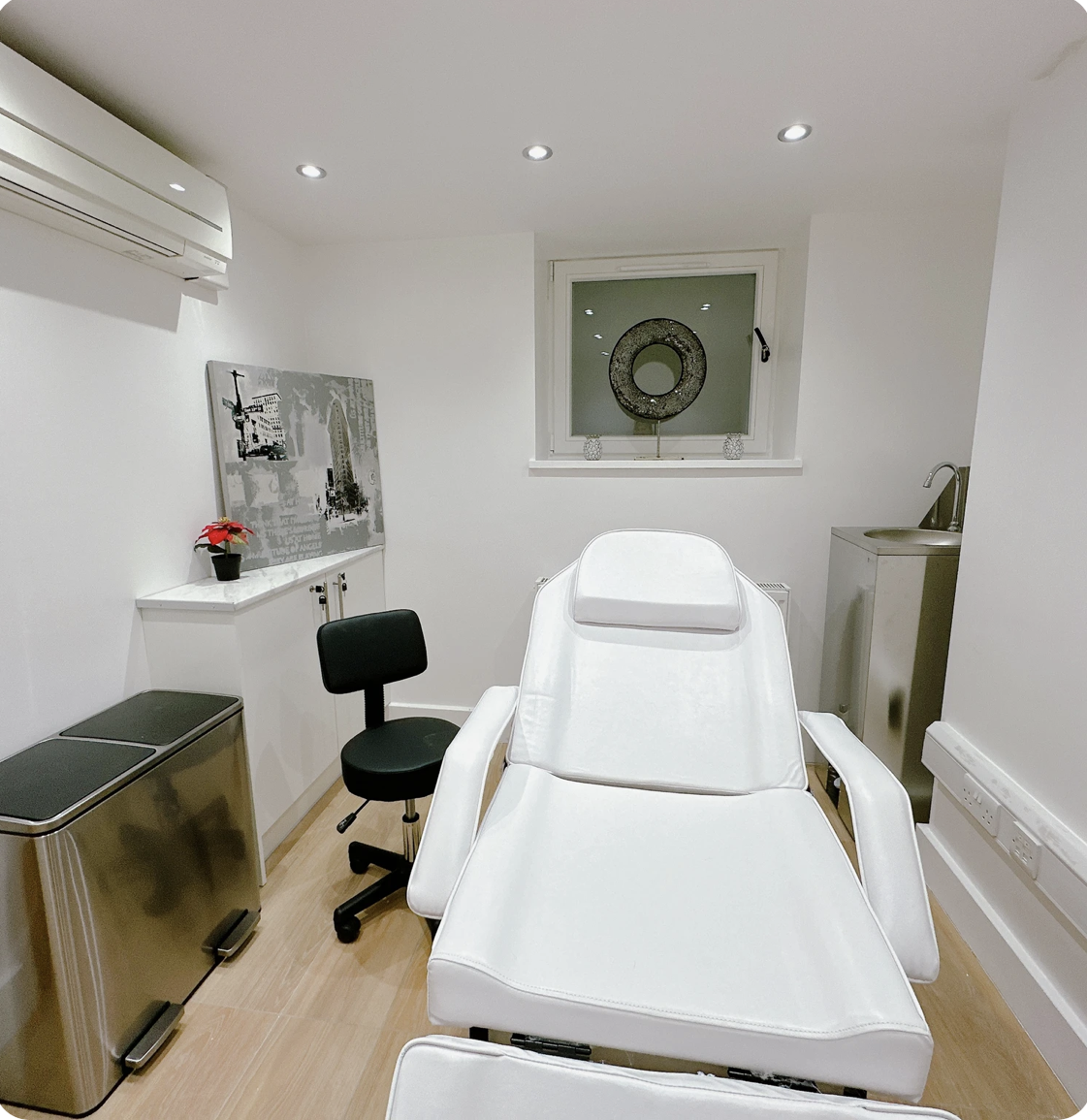 Fully Equipped Treatment Room for Medicals, Practioners & more